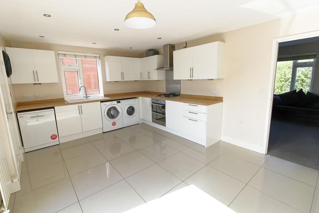 House in Oadby and Wigston, Leicestershire - More