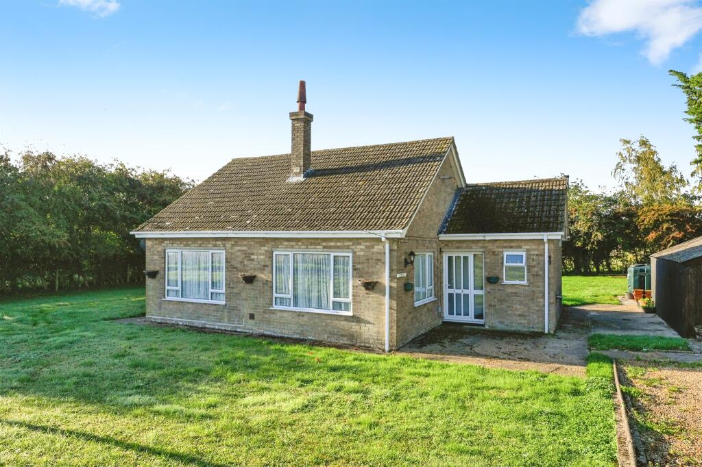 3-bed bungalow on The Pingle, Upwell, Wisbech, £290,000