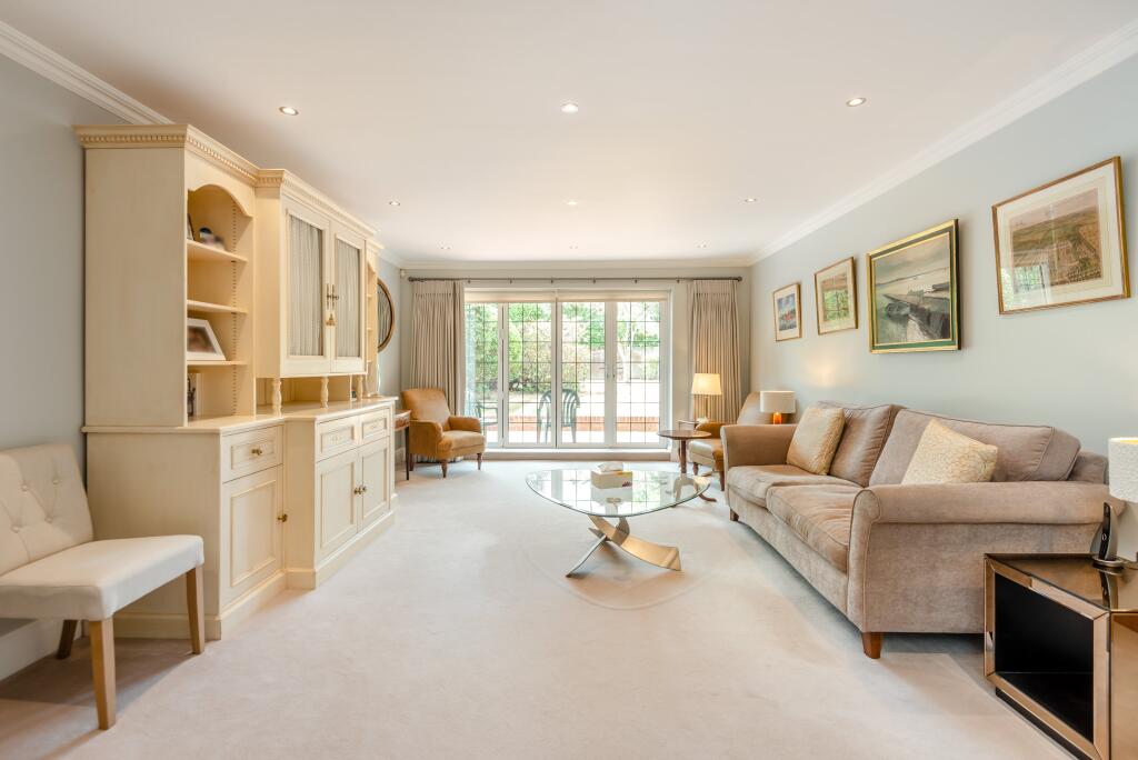 Apartment in Slough, Gerrards Cross - View 3