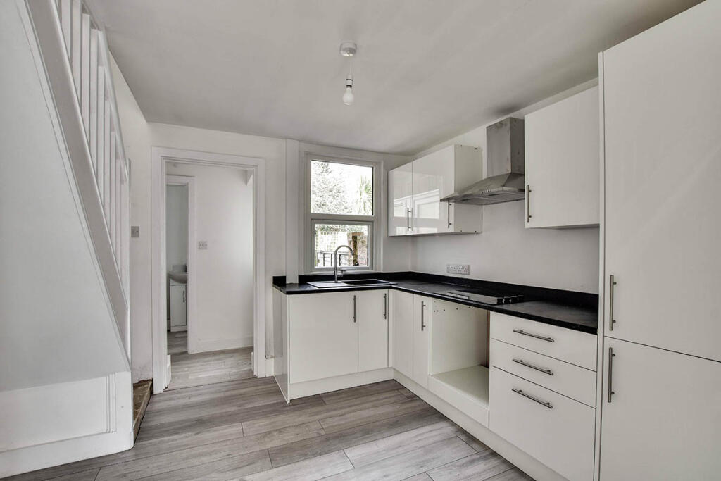 Main image of property: New Hythe Lane, Larkfield, Aylesford, Kent, ME20