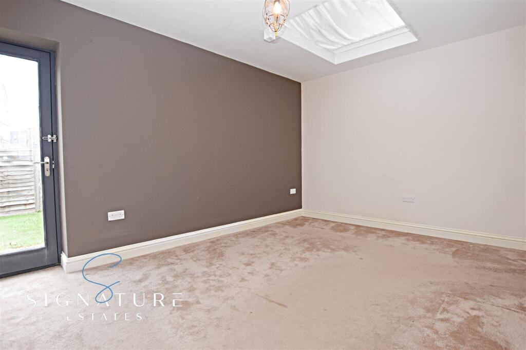 House in Watford, North Watford - More