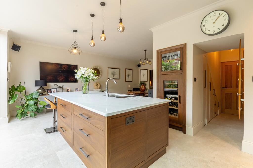 House in London, Walham Green, Fulham - More