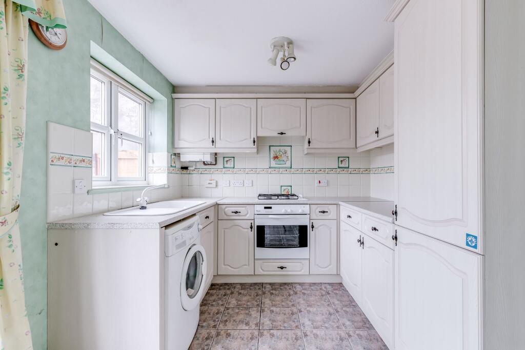 Simfield Close, Standish, WN6 photo 3