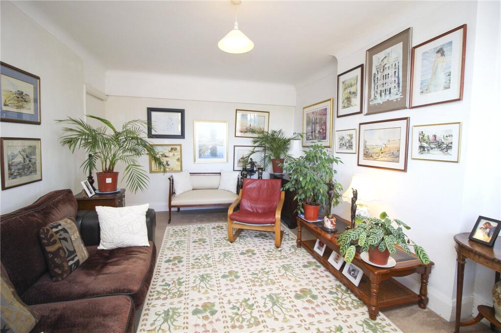 Apartment in Southend-on-Sea, Essex - View 4