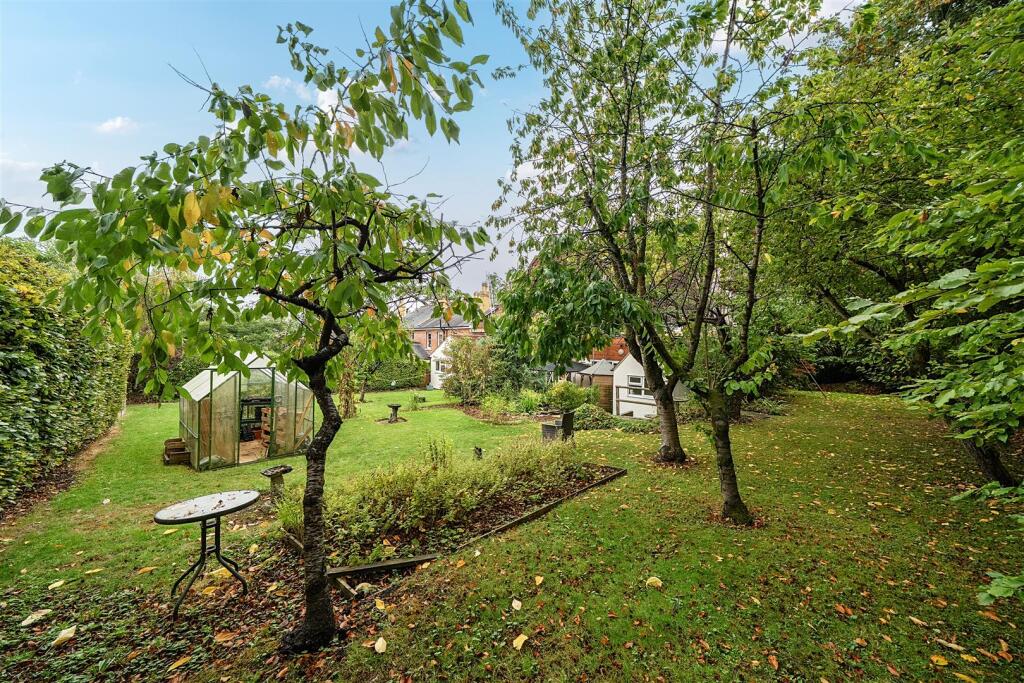 House in Chippenham, Hardenhuish, Sheldon - More
