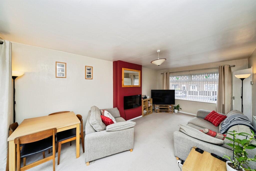 House in Wirral, Liverpool City Region - View 4