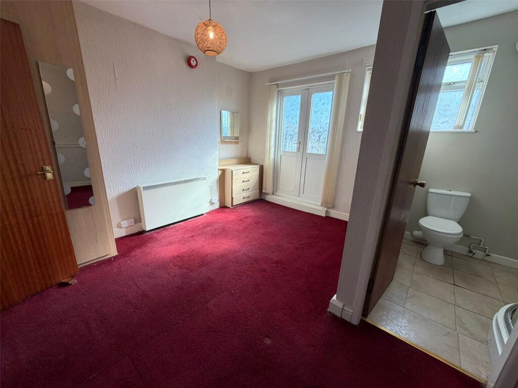 Apartment in Wolverhampton, West Midlands - View 5