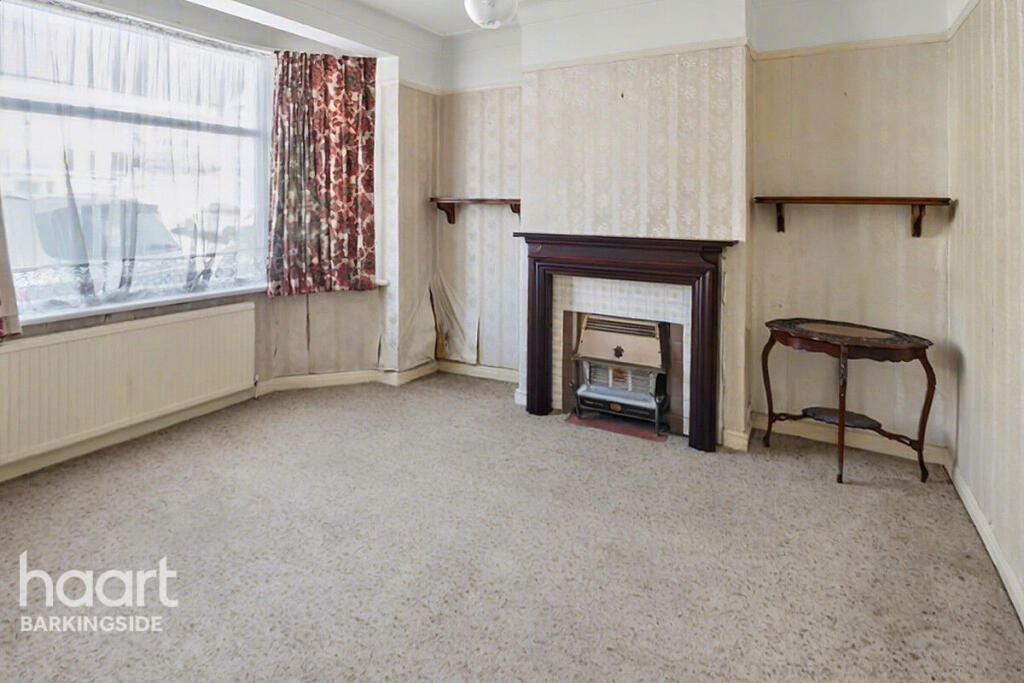 Gantshill Crescent, Gants Hill photo 4