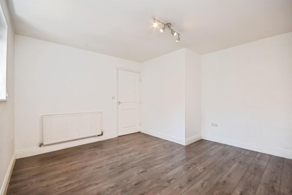 Apartment in Braintree, Essex - More