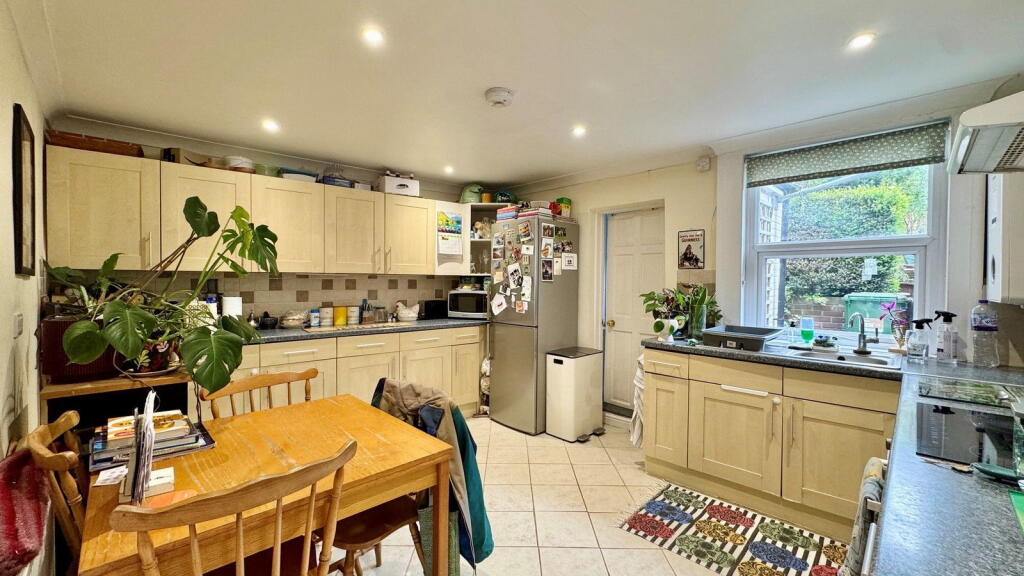 Apartment in Reading - View 2