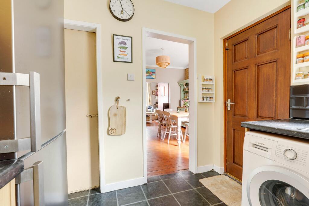 House in Nottingham, Nottinghamshire - More