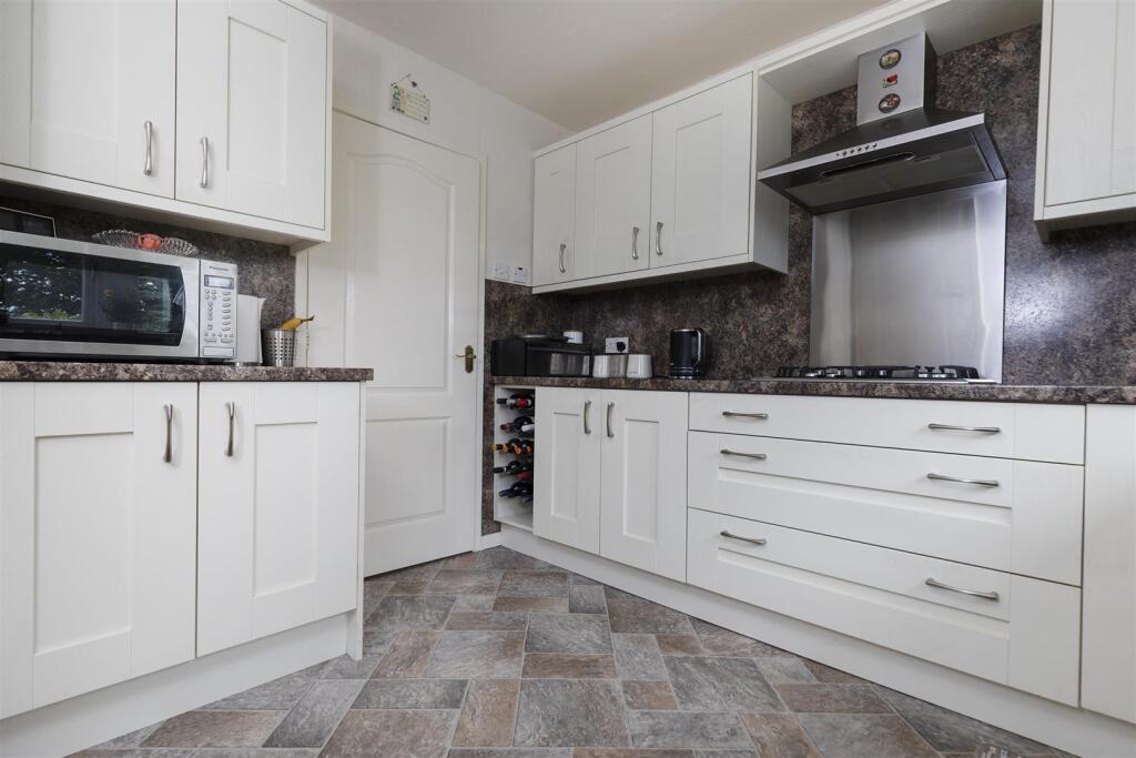 Highbury Court, Lower Edge Road, Brighouse photo 2