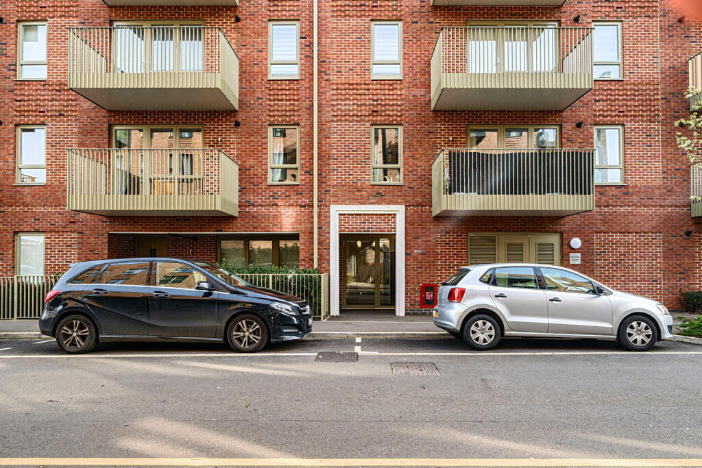 Bridlington Road, Watford, Hertfordshire photo 2