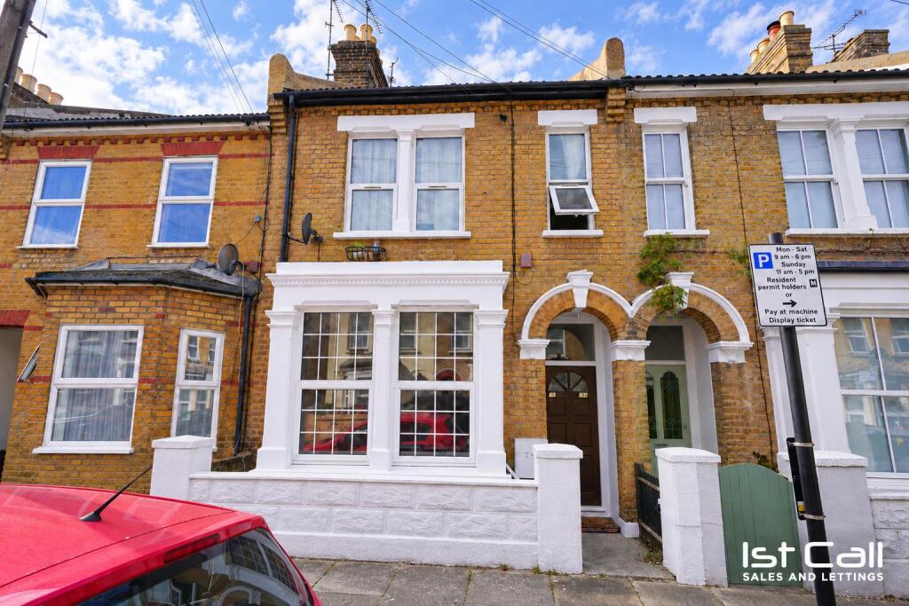1-bed flat on Gordon Road, Southend On Sea, £140,000