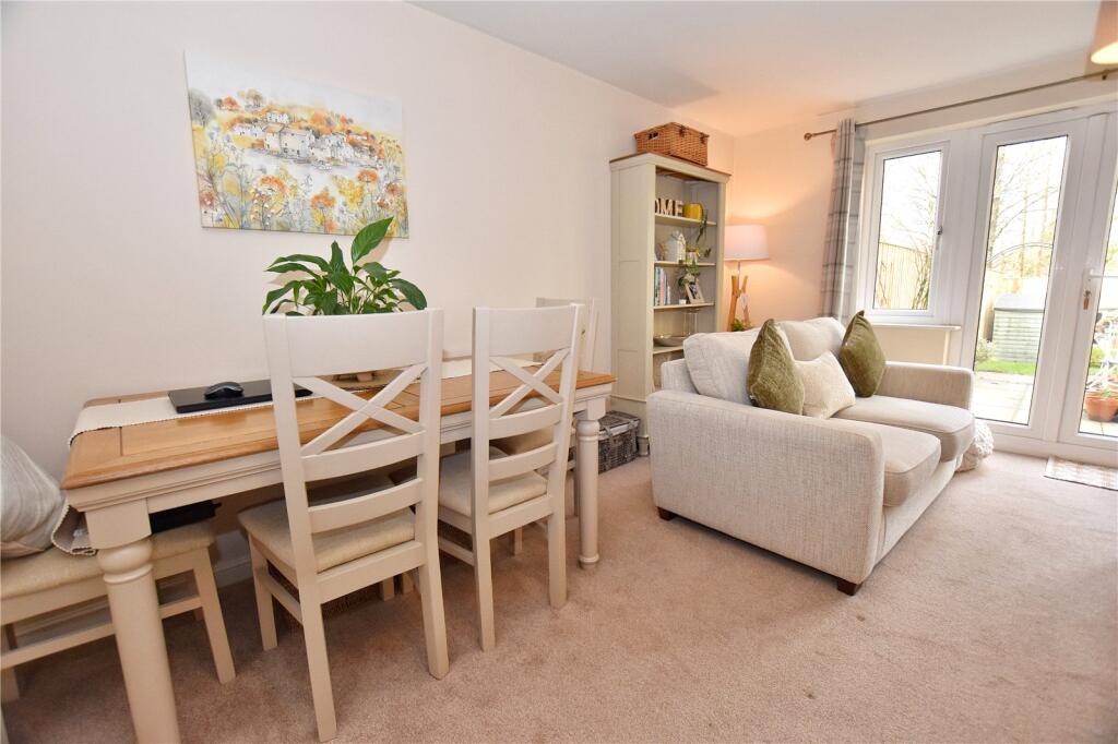 Hurst Close, Glossop, Derbyshire, SK13 photo 3