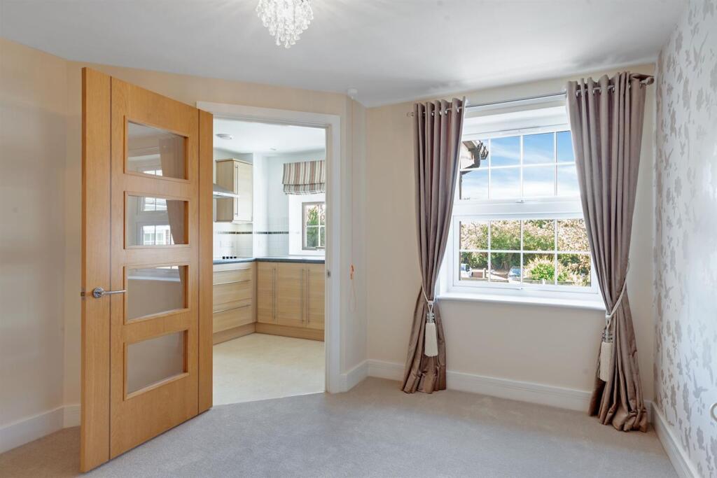 Apartment in Epping Forest, Ongar - View 2