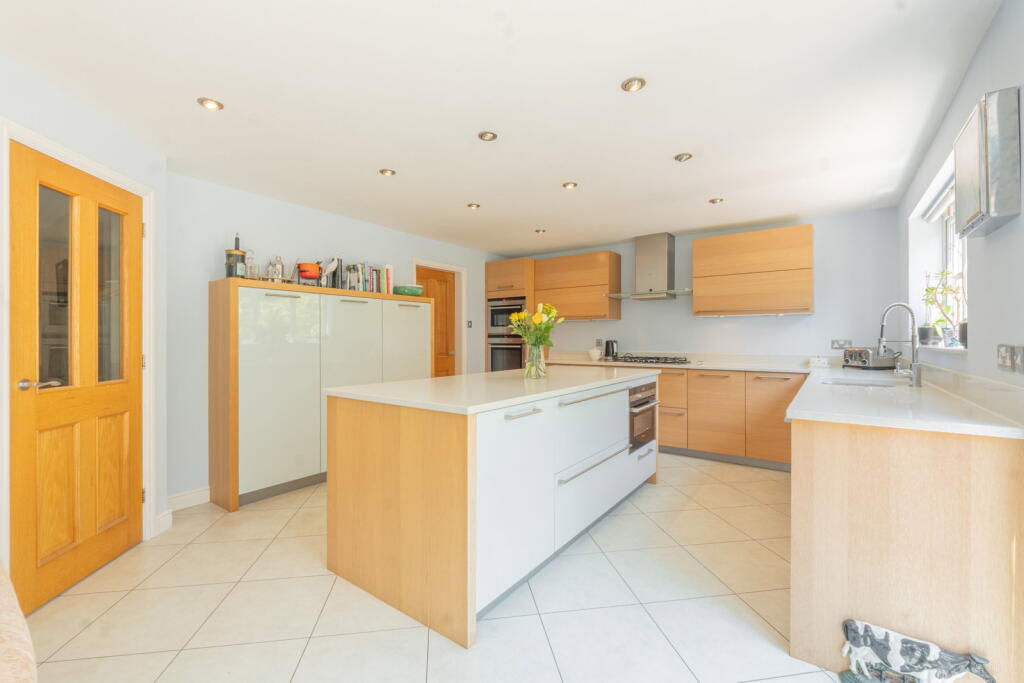 House in Solihull, Dickens Heath - View 5