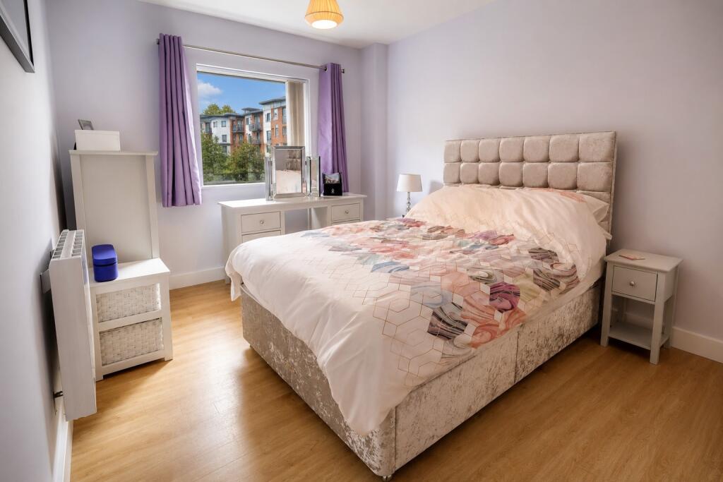 Apartment in Southampton, Ocean Village - View 2