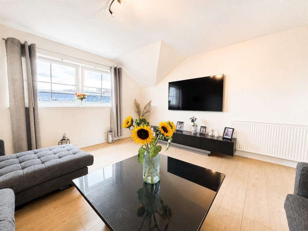 Apartment in Motherwell - More