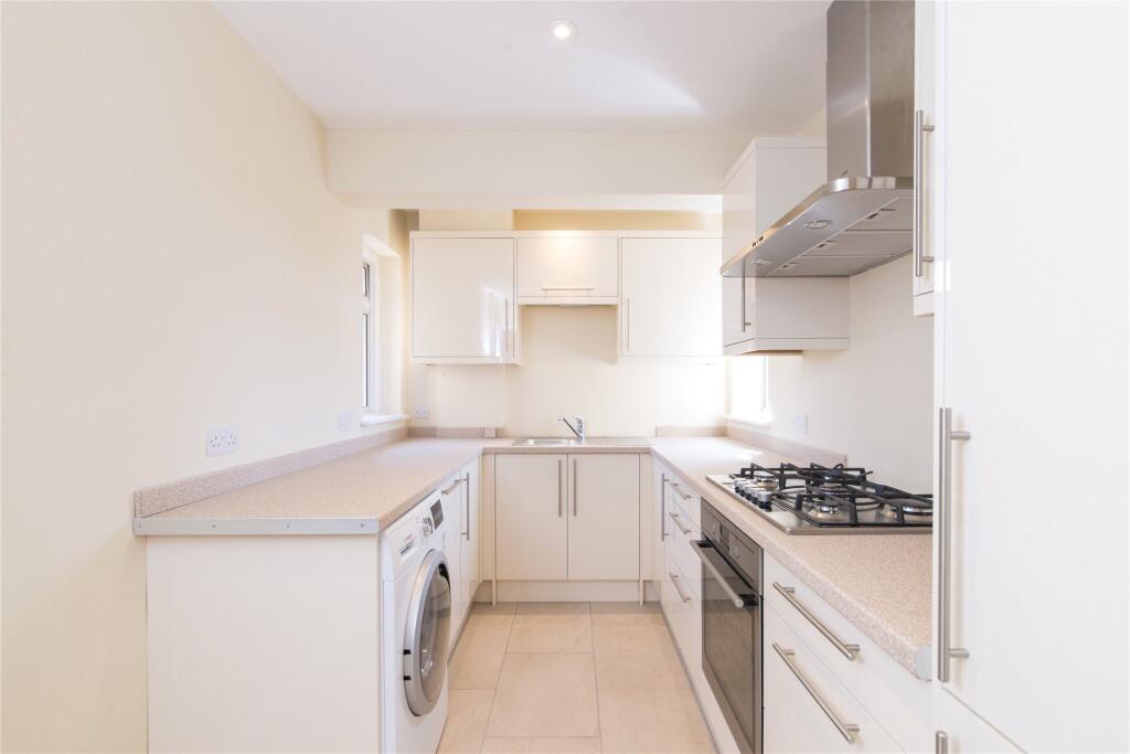 Apartment in London, Royal Borough of Kingston upon Thames - View 3