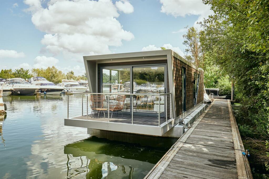 2-bed other on Bates Wharf, Chertsey, KT16, £386,500