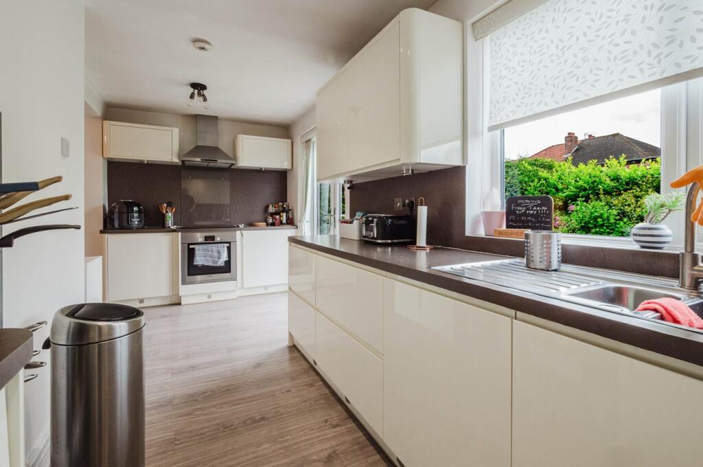 Tintern Avenue, Flixton, Manchester, M41 photo 4