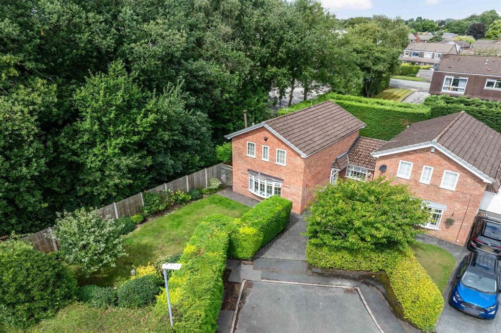 Arbour Crescent, Macclesfield, SK10 photo 3