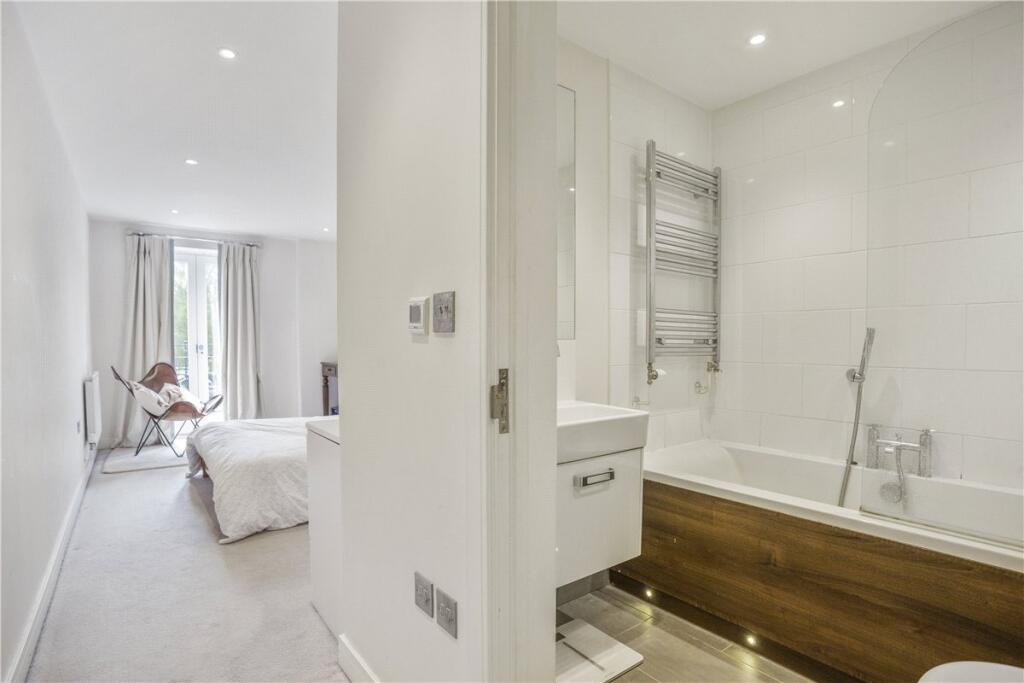 Apartment in Marlborough, Preshute - More