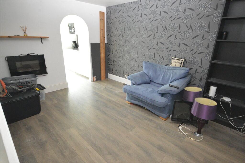 Linnet Close, Luton, Bedfordshire, LU4 photo 4