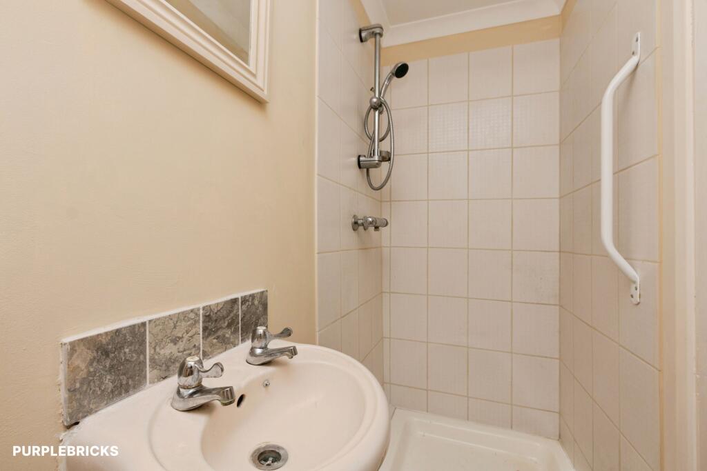 House in Surrey Heath, Burrowhill, Chobham - More