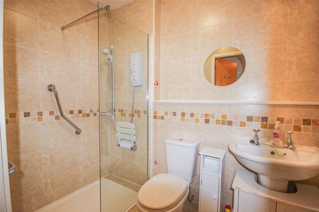 Linden Road, Bedford, Bedfordshire, MK40 photo 4
