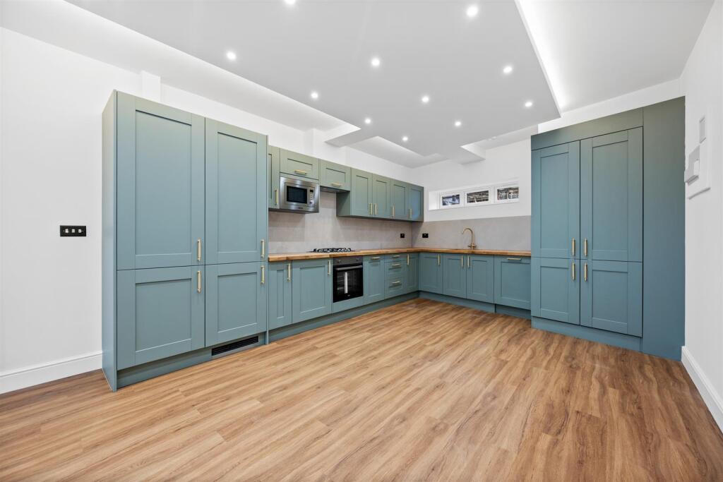 4 Higham Road, Rushden photo 4