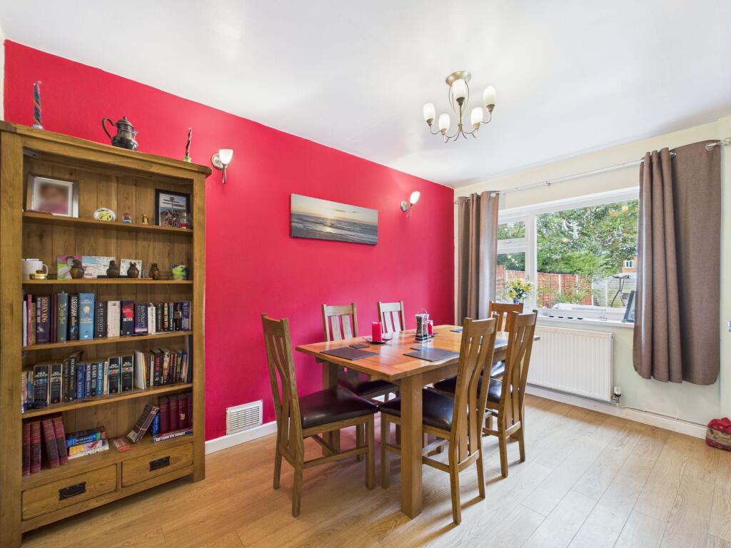 York Drive, Mickle Trafford, CH2 - View 6