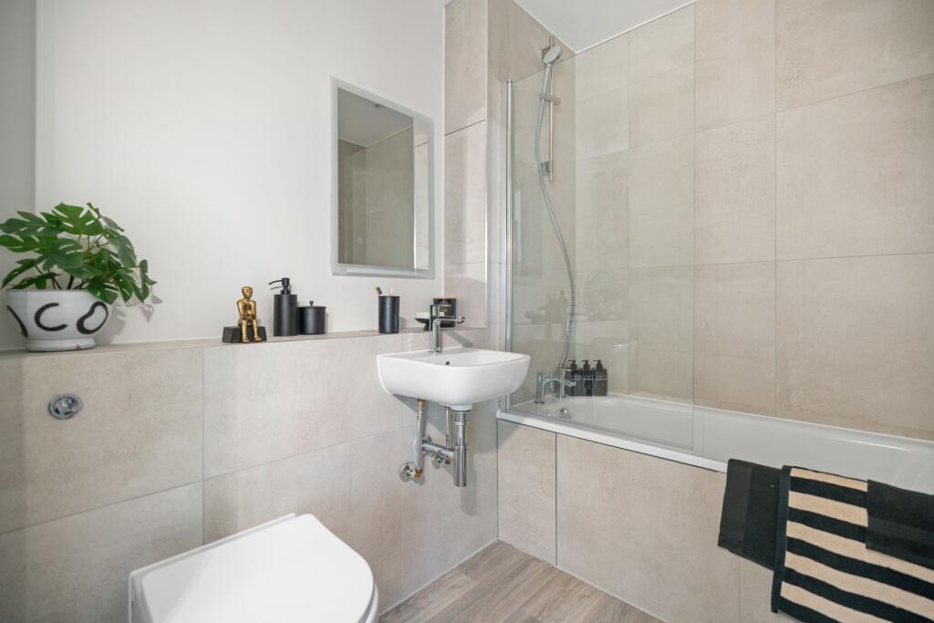 Apartment in Enfield - View 4