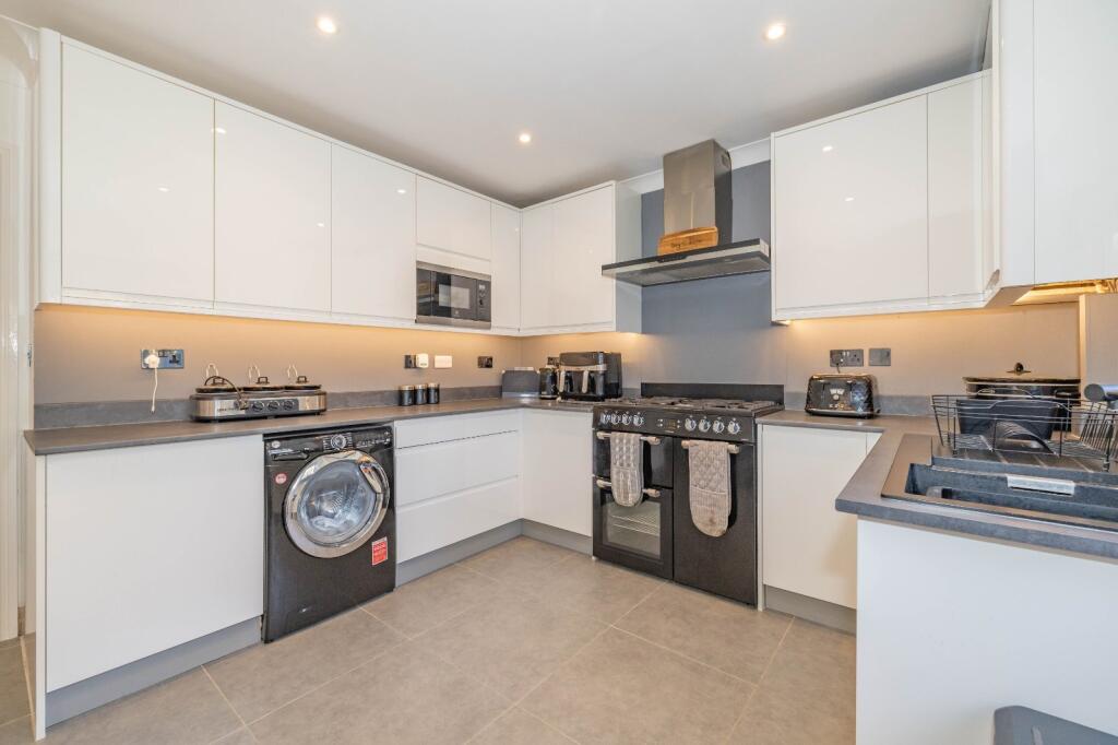 The Cedars, Sellindge, Ashford, Kent, TN25 photo 4