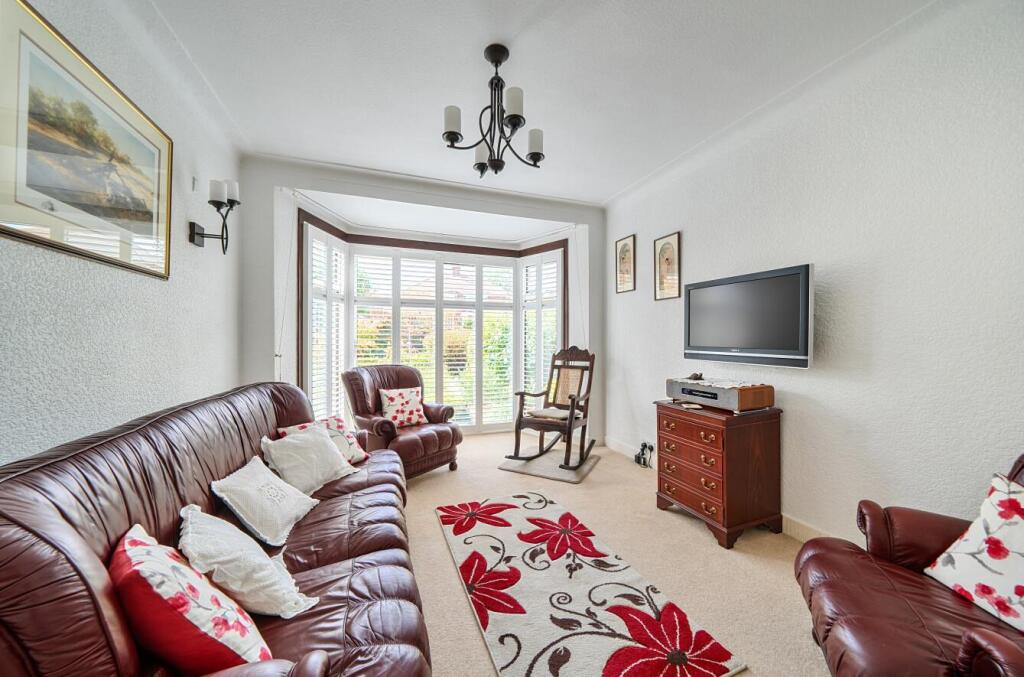 House in London, Belmont - View 5