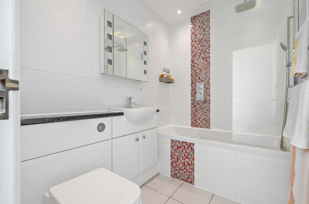 Apartment in Hove, Brunswick - More