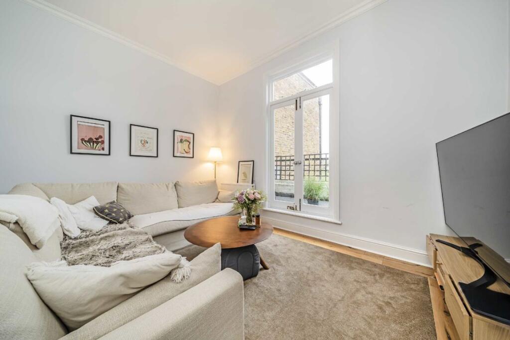 Apartment in London, Royal Borough of Kensington and Chelsea - More