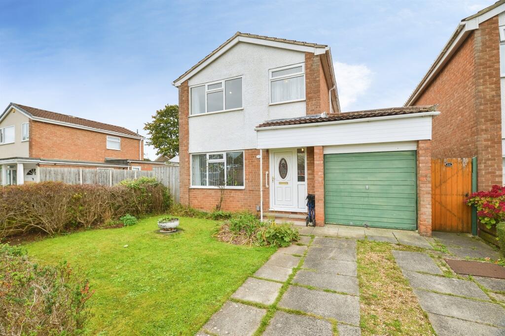 3-bed detached on Offerton Drive, Hemlington, Middlesbrough, £185,000