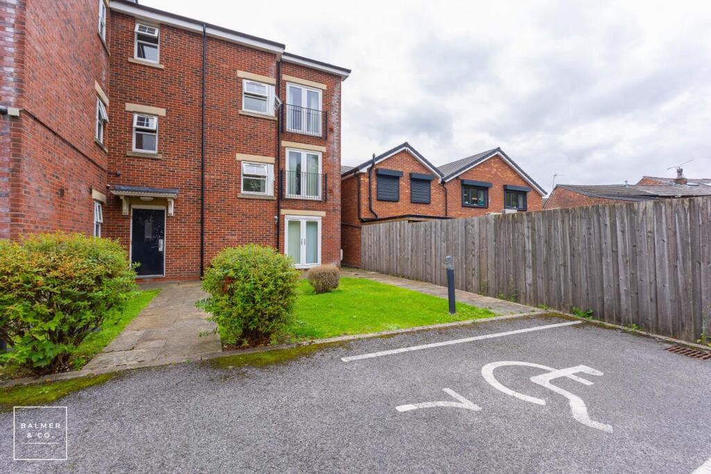 Apartment in Wigan, New Hall Farm - View 4