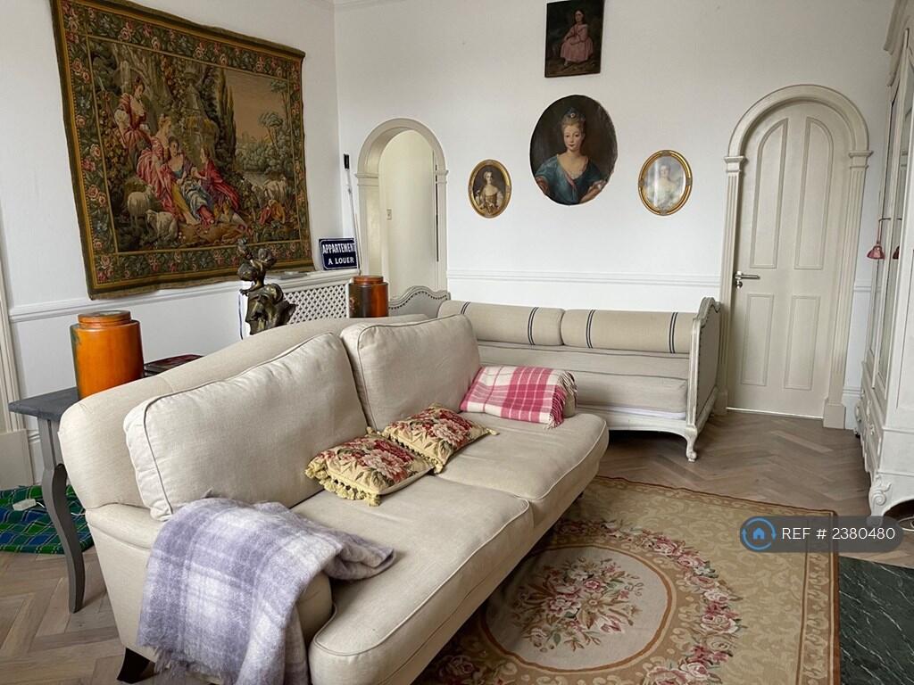 Main image of property: West Hill Rd, London, SW18
