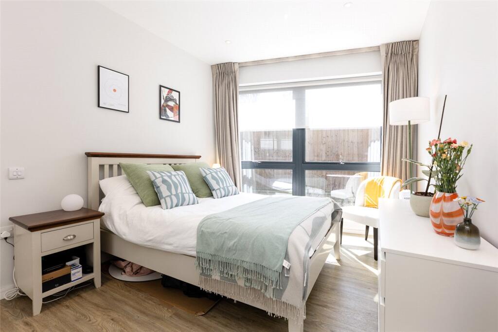 Apartment in Twickenham - View 3