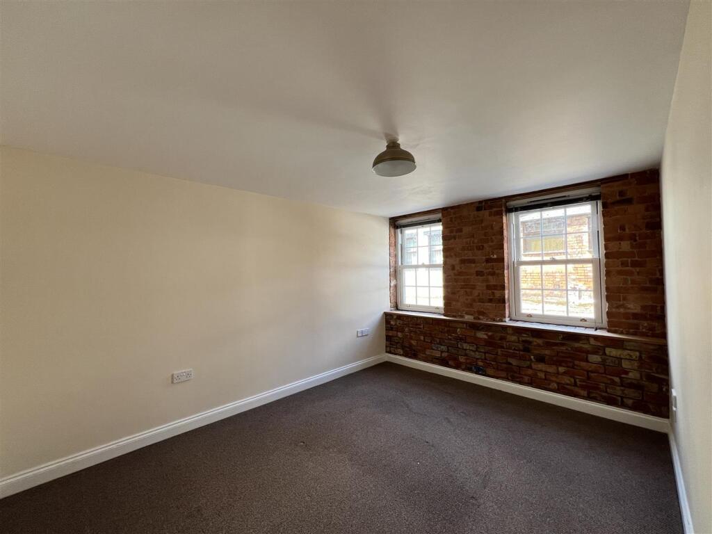 Apartment in Earls Barton - View 5