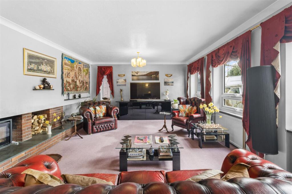 House in Eastbourne, Ratton - More