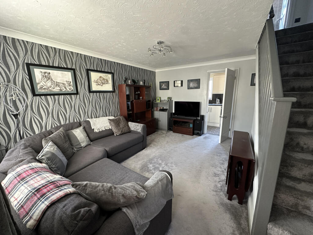 Lawn Way, Felixstowe, IP11 photo 2