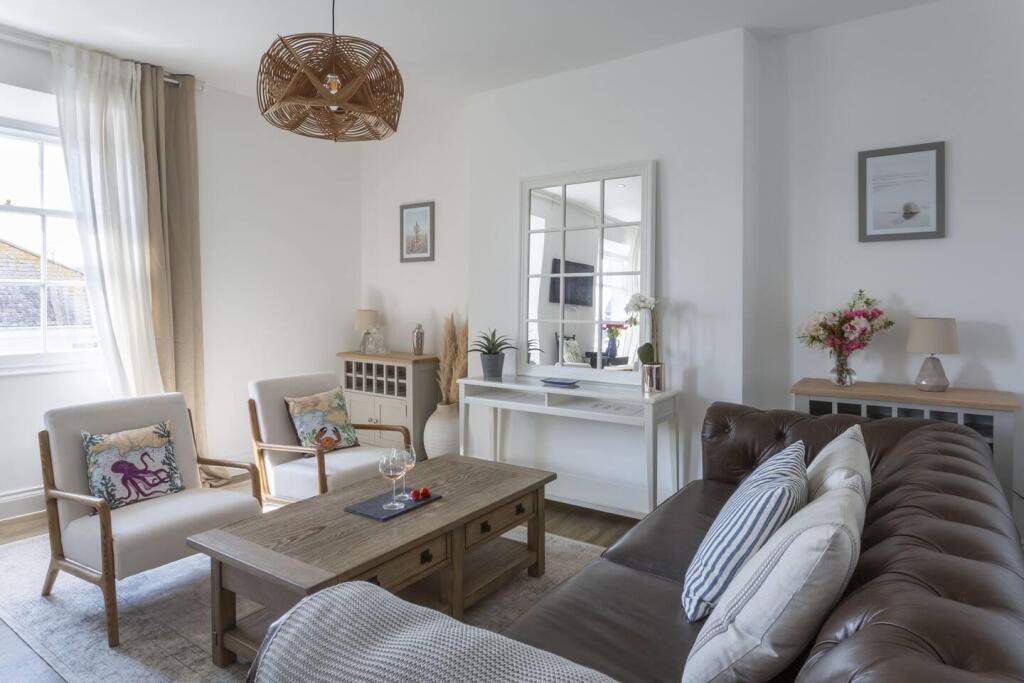 Main image of property: 89 Fore Street, Kingsbridge