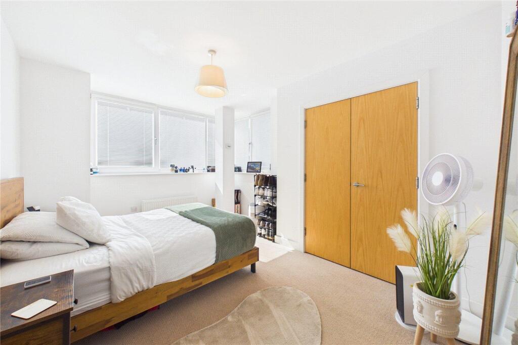 Apartment in Redhill - View 3