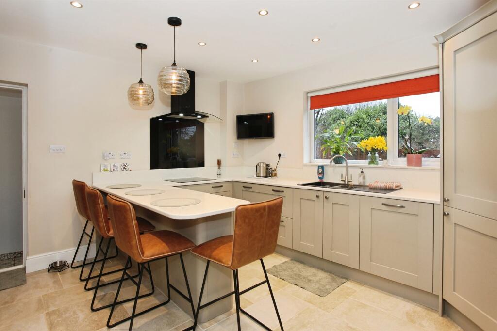 House in Cardiff, Llanharry - More