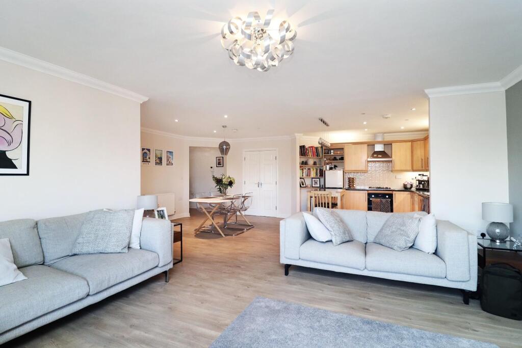 Grove Lane, Hale photo 4