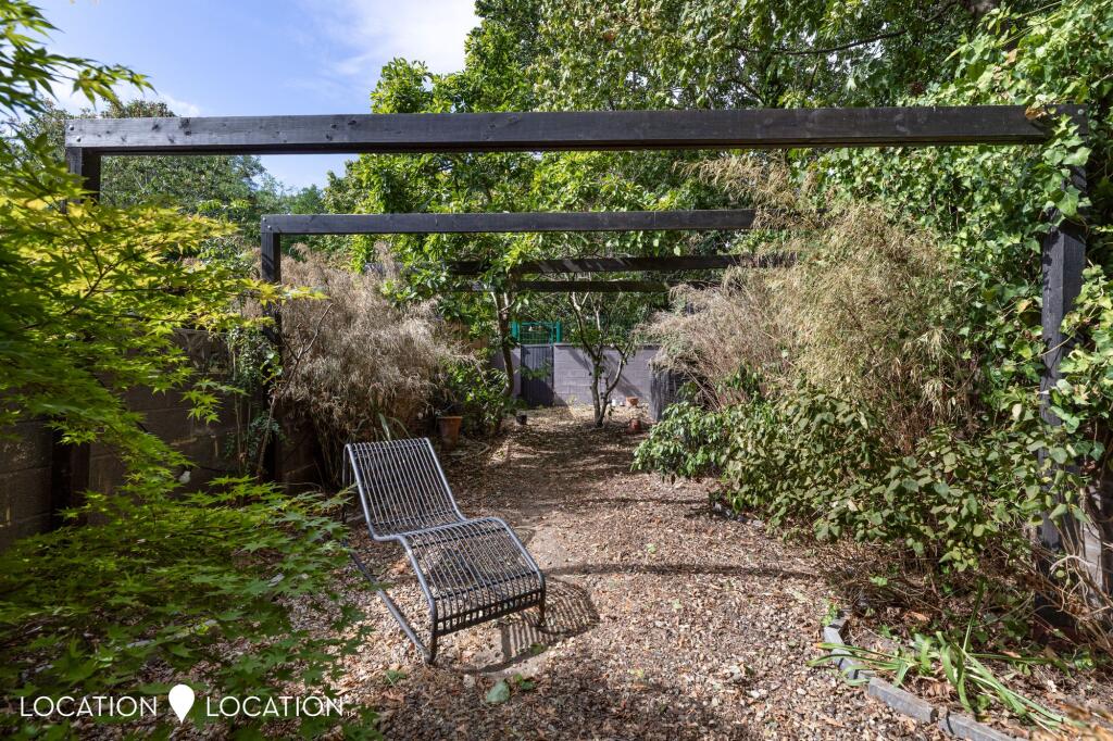 House in London - View 5